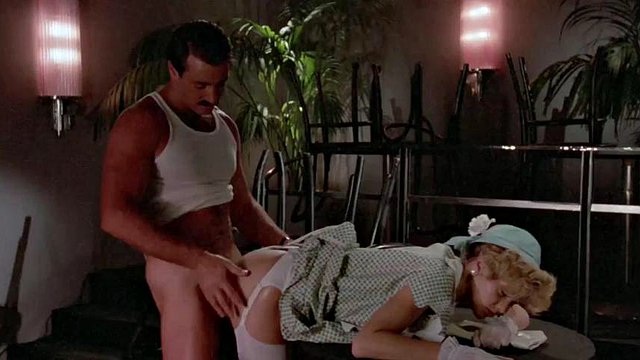 Trashy Lady z udziałem Vintage i Ginger Lynn: obciąganie, porno na pieska i laski