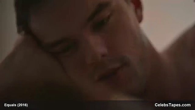 Kristen Stewart nude kissing