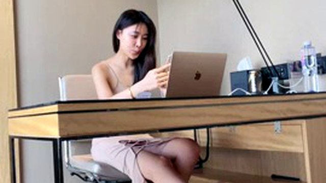 Chinese foot under the desk 夏芙