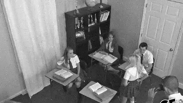 Sacanagem dique escolar e compartilhar um grande galo gordo
