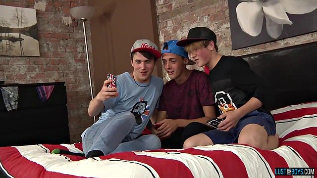 Leo Rain, James Lain und Dylan Thorne Pound Cheater Dreier
