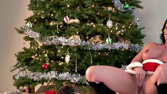 Fuck Me Under The Mistletoe - S4:E1