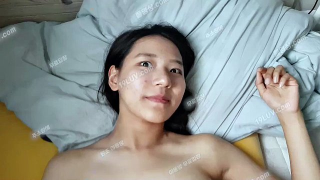 5335 Fazer sexo enquanto grava um vídeo de uma garota que não parece uma buceta 1 Tele coreana UBE892
