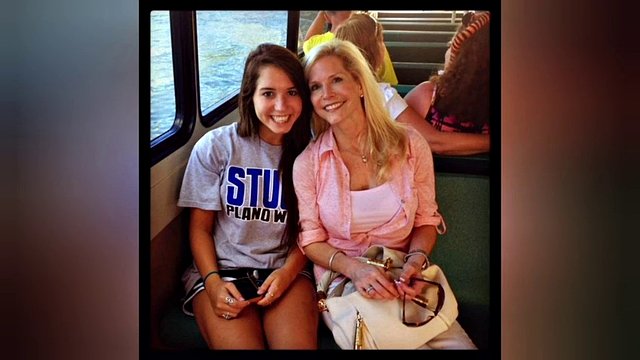 Texas Milf exibindo seu clitóris inchado