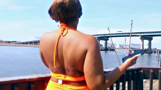 Do$ Du Muni eats out thick cosplay babe Shanice Luv in public in the park!