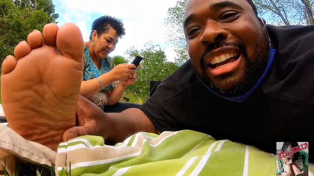 Sunny12s BBW-masseuse får fottilbedelse og forsinket fotgnidning
