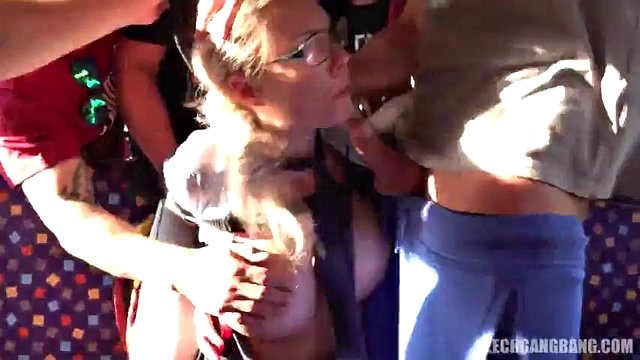 Çete Bang! Otobüs: Köpek, Misonary ve Bebek Pornosu