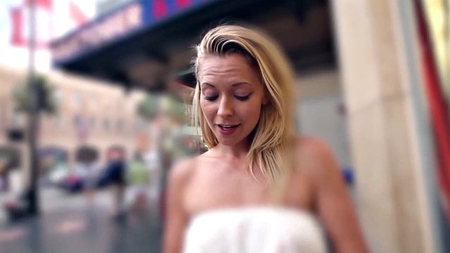 due ragazze arrapate hanno filmato il suo sesso lesbico davanti alla telecamera