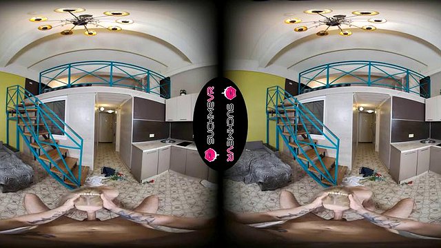 彼女のロミオがVRで彼女を後ろから連れて行くので、エヴァバービーはジュリエットを演じます