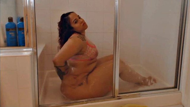 scarlett shower