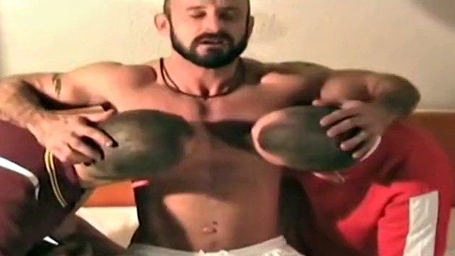 German amateur fucked in bareback threesome by gays