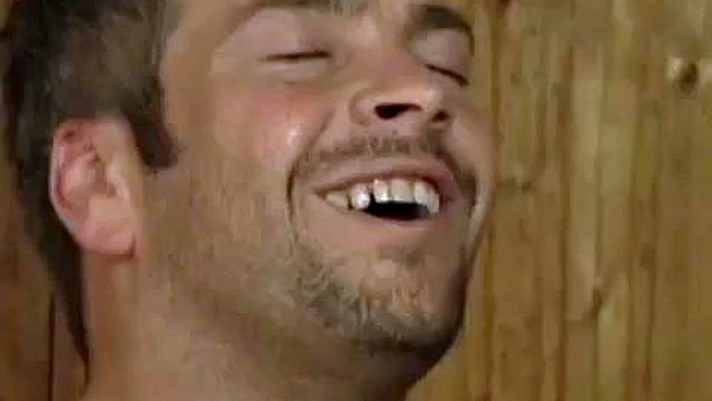 Sexy Sauna Deutsch: Blowjob, Brünette & Creampie-Porno