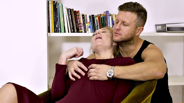MATURE4K. Charmer answers some questions and slowly moves on to pussy-drilling