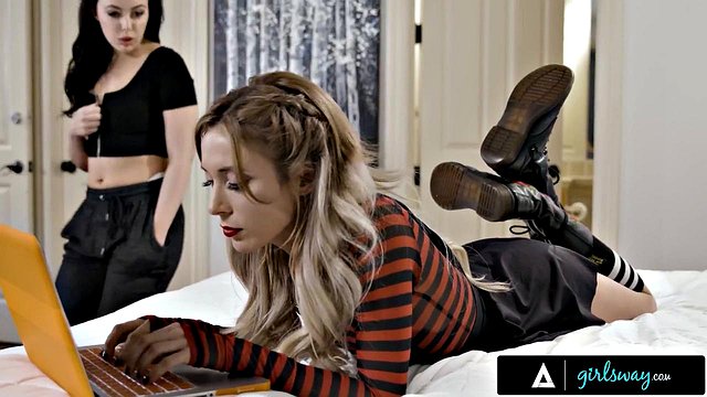 Confident Whitney Wright Captivates Petite Aiden Ashley with Seductive Charm After Hearing She's Absolutely