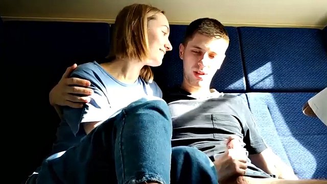 DOPPIA SBOCCATA IN BOCCA DELLA SORELLASTRA SUL VIAGGIATORE DEL TRENO (Samia Duarte)