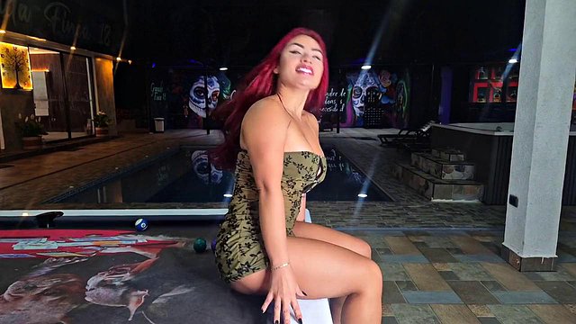 La femme au butin épais de Bucaramanga Bar Hottie endure une table de billard brutale martelée par une grosse bite