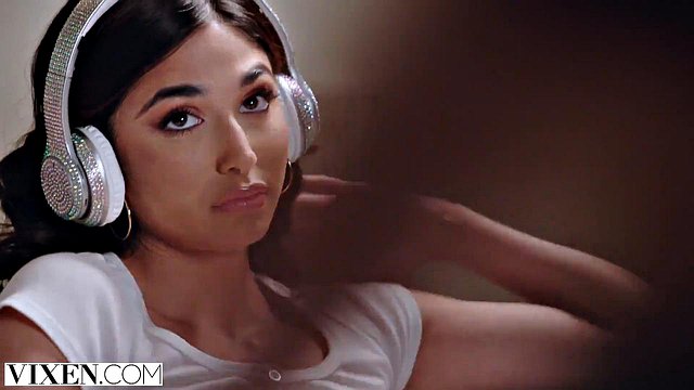 Insatiable Hottie Reina Teases Her Sister’s Husband
