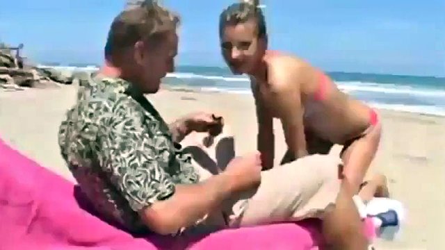 beach love: Blowjob, Xhamster & Cumshot Porn