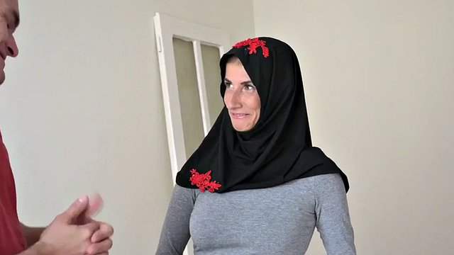 MOSLIMA SLET - muslim woman in hijab - 19 - muslim+mother+wants+to+live+in+prague