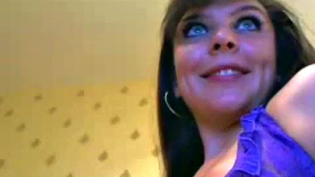 Long Puffy Nipples Cam Show 04
