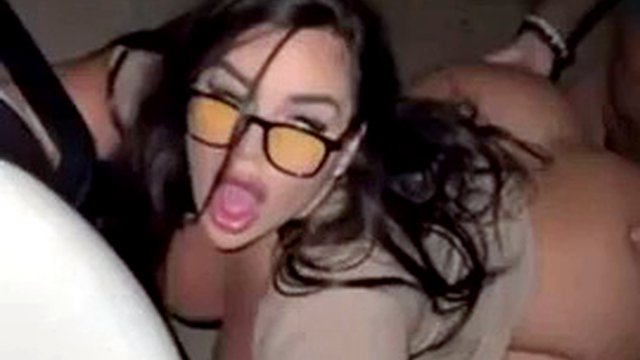 Curvy teen fucked in public (Mor3 In D3scripti0n)