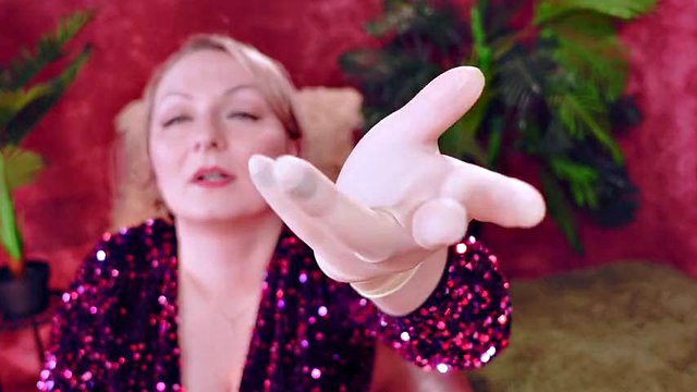 Latexhandschuhe ASMR -Video. Zahnarztfetisch. Arya Grander