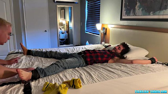 TKLFest '24: LeFaun in Vegas gekitzelt und gehänselt - LeFaun & Matt