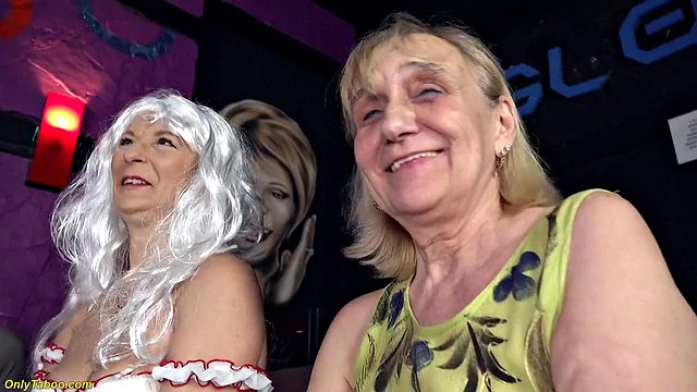 Grannies and Aunts in Foursome Partouze