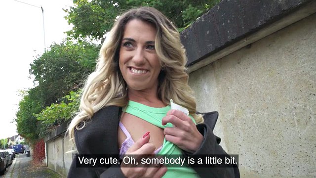 Public Agent Una sexy insegnante di francese mostra cosa sanno fare le ragazze francesi