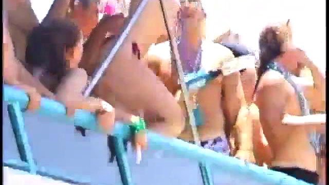 Beach makes them lose control: Big Tits, Amateur & Pornhub Porn