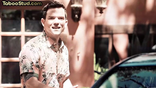 Bottom bareback outdoors fucked and jizzed on muscular top