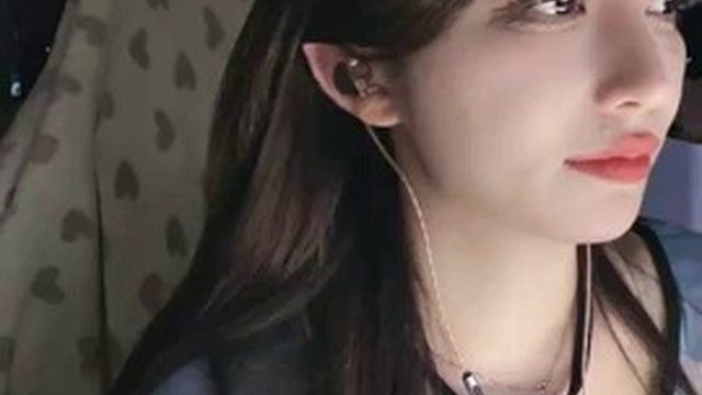 Heavy! The most beautiful girl in 2024, constantly breaking records ~ [Mianmian Bear], her breasts are big and white, I really want to go up and lick a few mouths during the Chinese live broadcast, with her big dick in her mouth (3)