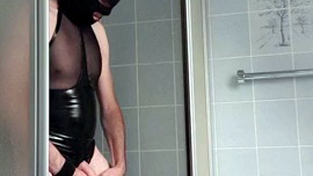 Latex Enema Slave plays with an inflatable anal plug