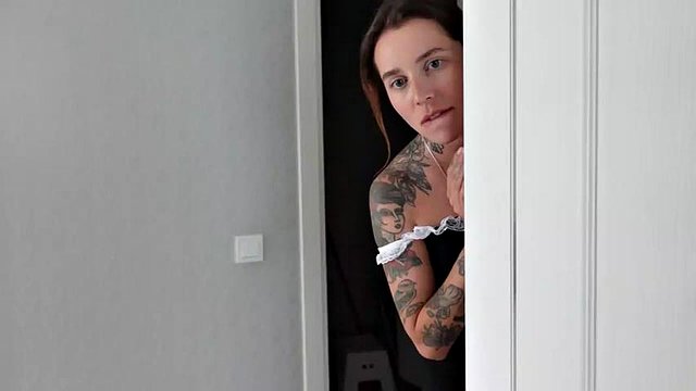 Hard Fucking the Maid while the wife went to the shower: Blowjob, Doggy & Missonary Porn
