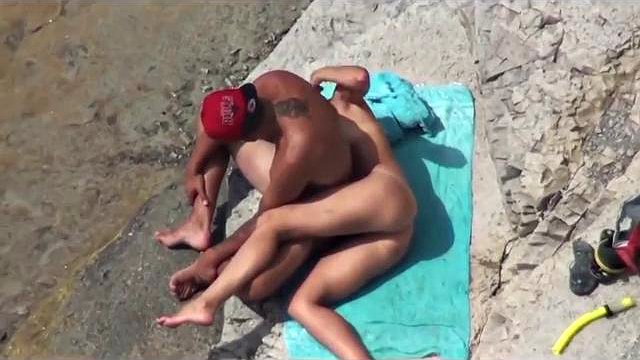 pareja masturbación mutua en la playa!: Amateur, Bongacams & Beach Sex Porn