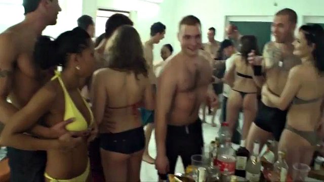 Άγρια σάουνα πάρτι 002
