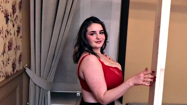 Molly Evans: The Camera Loves Her