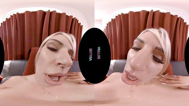 热辣宝贝：巨乳、口交和 VR VR 色情