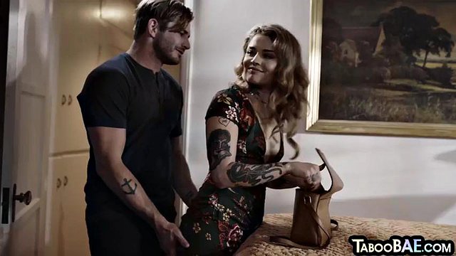 Bigass ink babe get pounded by man