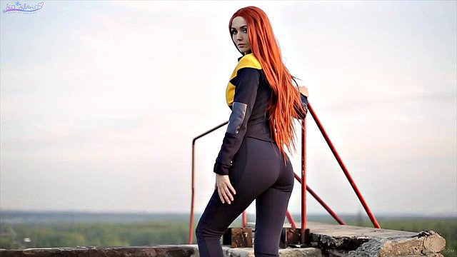X-Men Dark Phoenix Cosplay: Sia Siberia nei panni della dolce teenager Phoenix brama una doppia penetrazione brutale e G